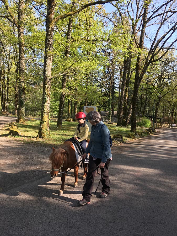 Balade en main - Centre equestre de Najac - Jardin du ptit cheval