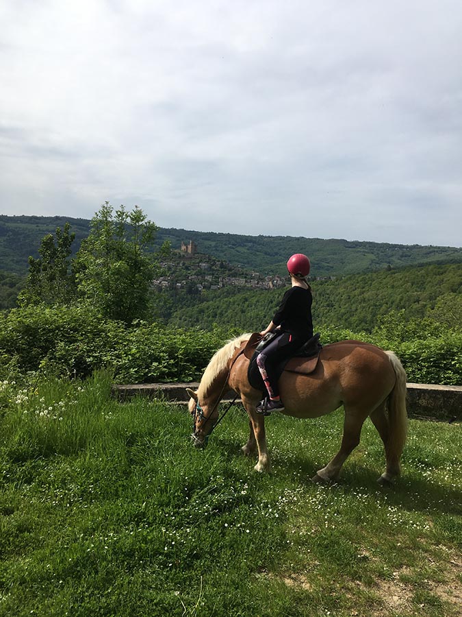 Balade equestre et point de vue sur Najac - Centre equestre de Najac - Jardin du ptit cheval