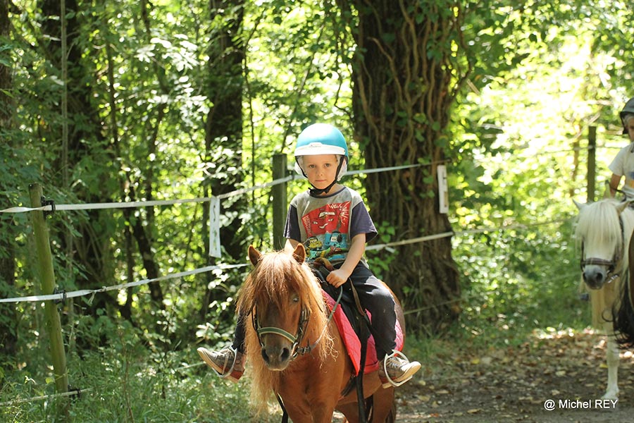 Camille sur sa ponette - Centre equestre de Najac - Jardin du ptit cheval